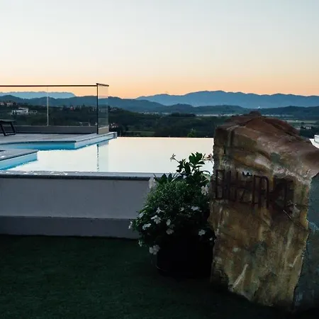 Buzinel Estate 3* Dobrovo