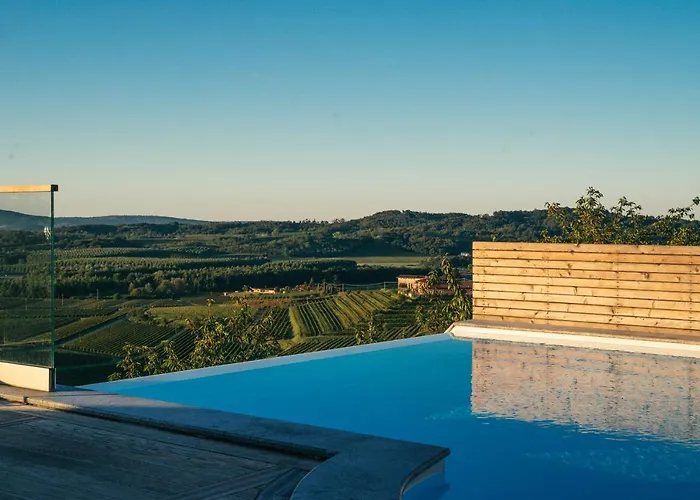 Buzinel Estate 3* Dobrovo